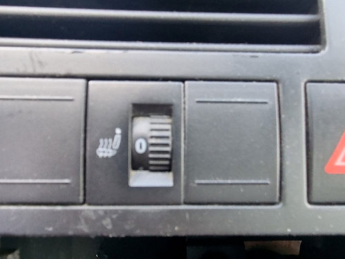 Buton incalzire scaune Volkswagen Polo (9N) [Fabr 2001-2008] 1.2 Benz AZQ 47KW / 64CP