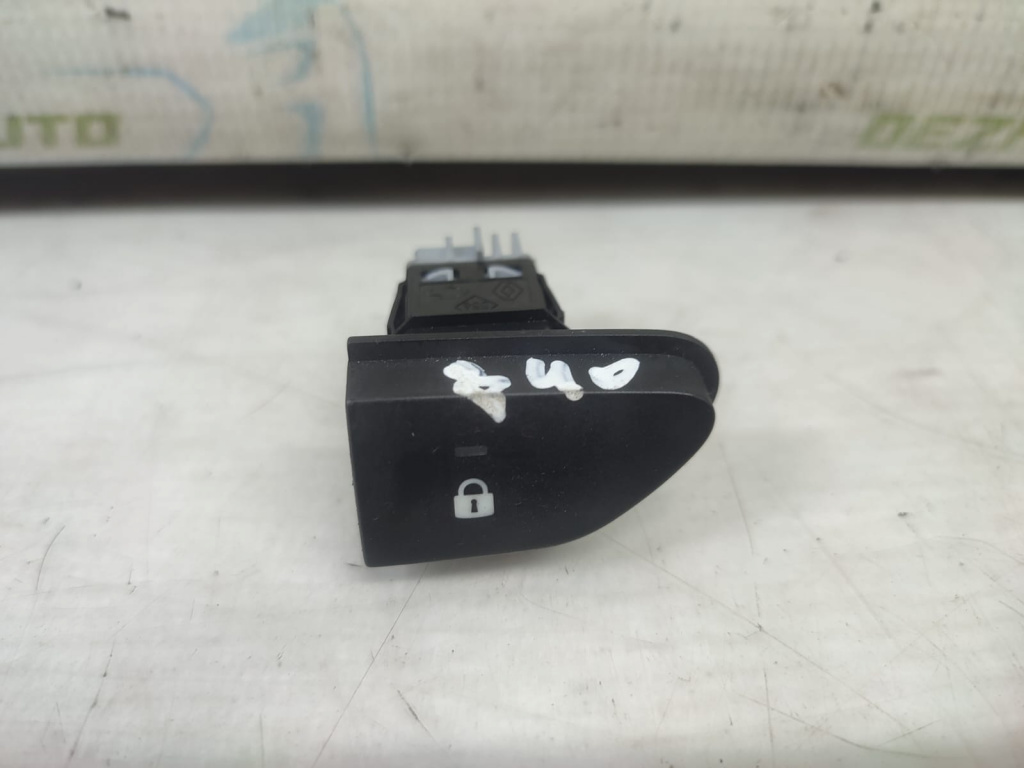 Buton inchidere usi 252103678R Renault Captur [facelift] [2017 - 2019] 0.9 TCE H4B408
