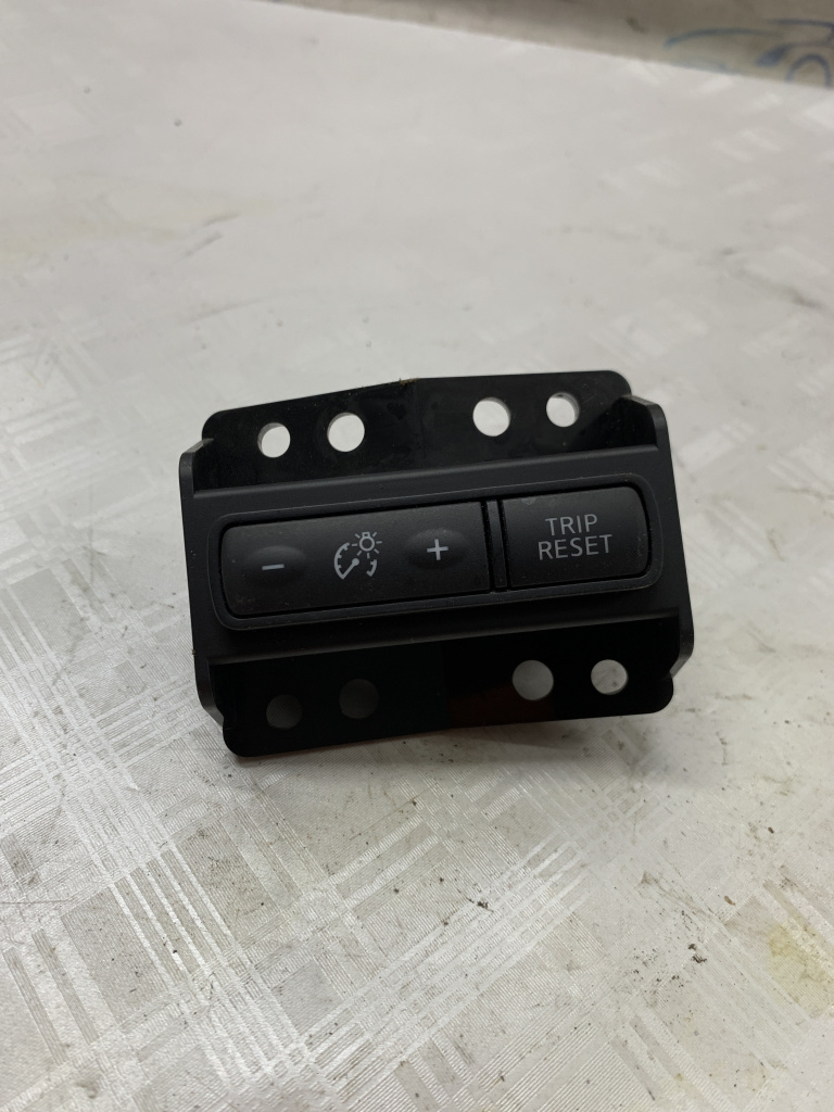 Buton intensitate luminii Nissan Qashqai 1.2 Benzina 2014, -