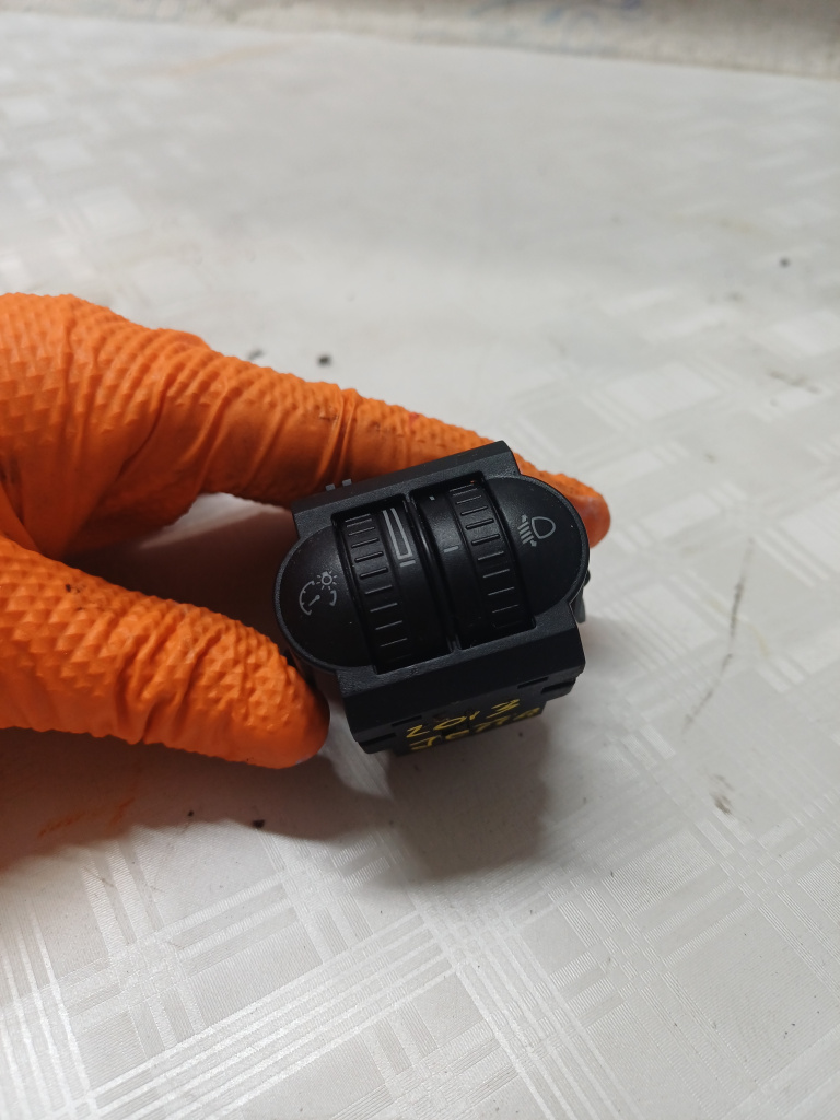 Buton intensitate luminii Volkswagen Jetta 1.6 Motorina 2013, 5C6941333A