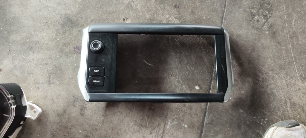 Buton navigatie Peugeot 208 1.2 an de fabricatie 2016 cod 98097243XU