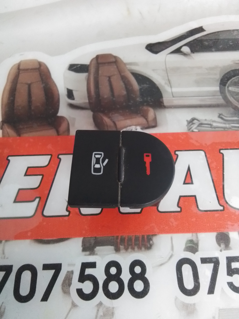 Buton închidere centralizata Audi TT (1998-2006) [8N3] 1.8 Benzina 2002, 8N0962107A
