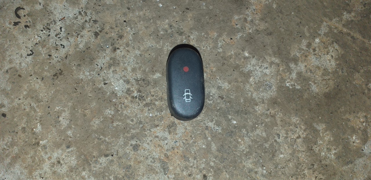 Buton Închidere Centralizata Renault Clio 2 Symbol Thalia din ani 1998 2006