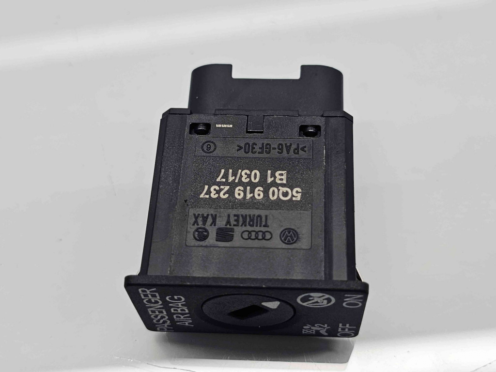 Buton ON/OFF airbag Volkswagen Passat B8 (3G2) [Fabr 2015-prezent] 5Q0919237