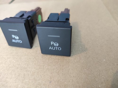 Buton parcare automata VW Touareg 3 CR7 buton PDC parking cod 761927122