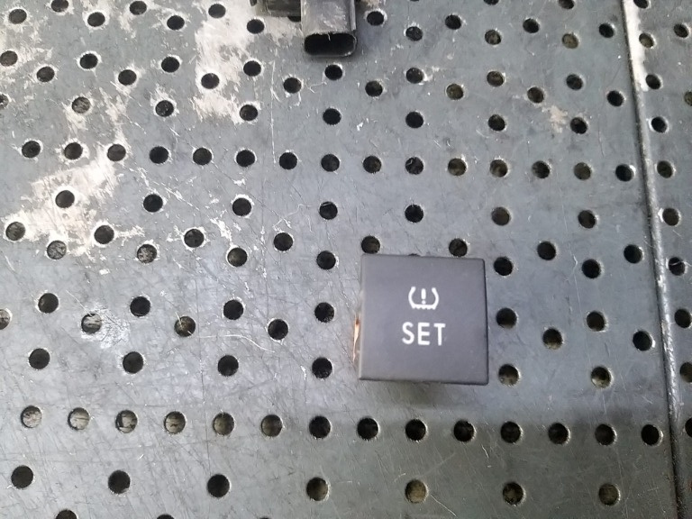 Buton presiune roti vw polo 6r 1k09271218