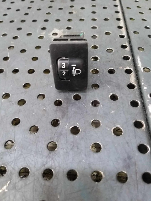 Buton reglaj faruri toyota auris e15 8415202040