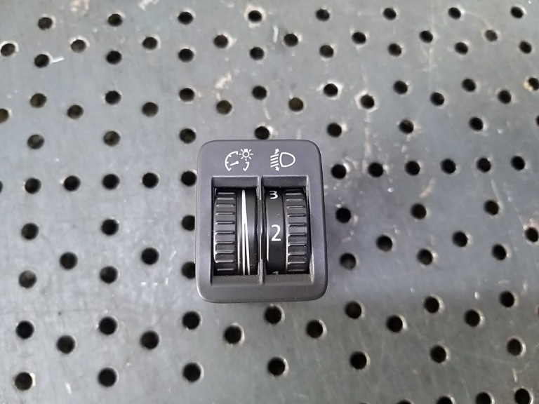 Buton reglaj faruri vw passat b6 3c 3c0941333a