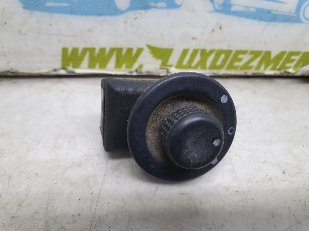 Buton reglaj oglinzi 8200002442b Dacia Sandero [2008 - 2012] 1.6 benzina K7M710