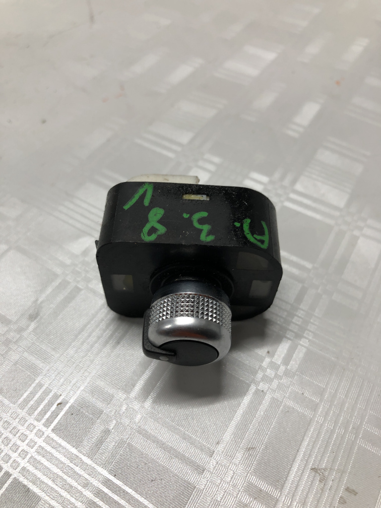 Buton reglaj oglinzi Audi A3 8V - Benzina 2017, 8V09595650