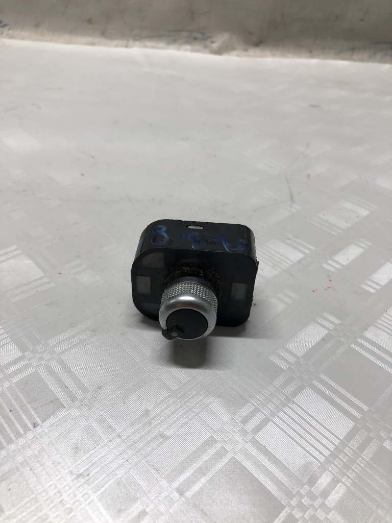 Buton reglaj oglinzi Audi A3 8V - Benzina 2017, 8V0959565M