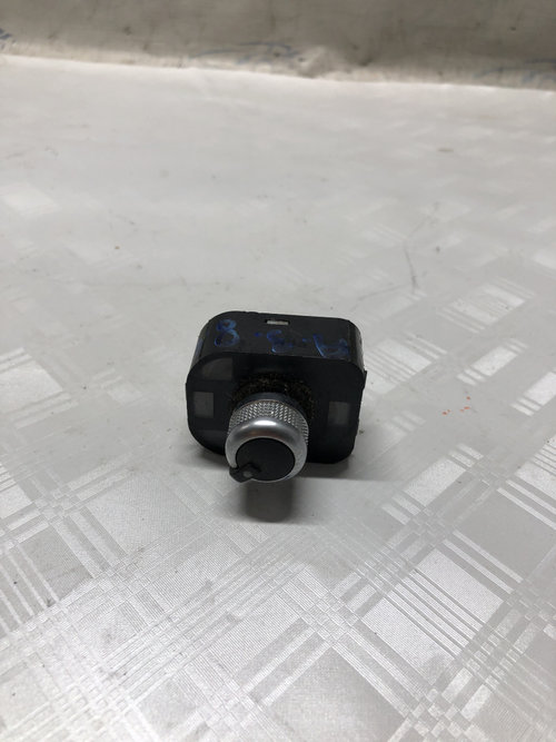 Buton reglaj oglinzi Audi A3 8V - Benzina 2017, 8V0959565M