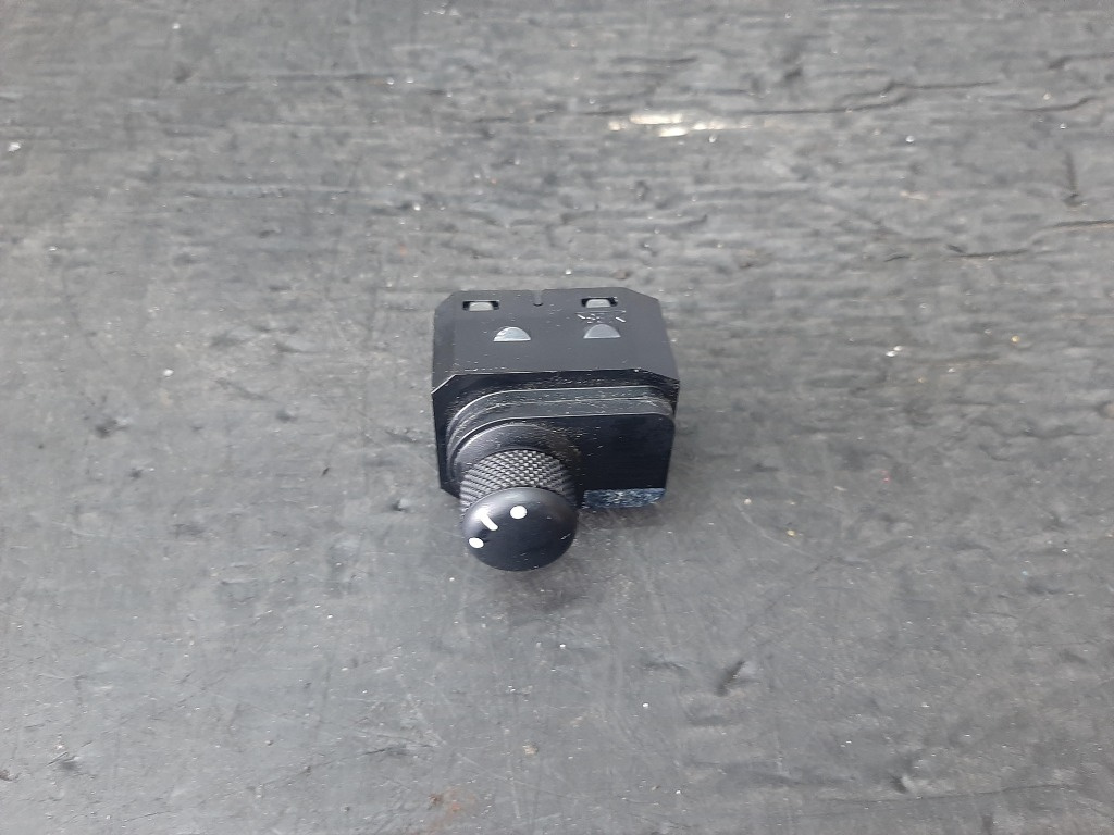 Buton reglaj oglinzi fiat sedici 189 62j00