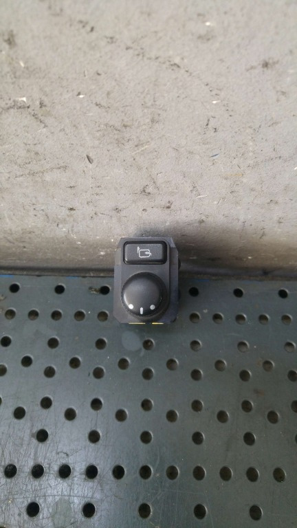 Buton reglaj oglinzi fiat sedici 189 62j102631t