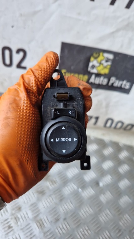 Buton reglaj oglinzi HYUNDAI I20 motor 1.2 G4LA an 2010