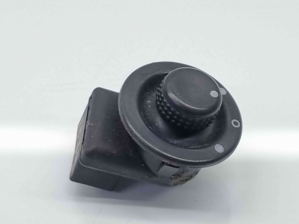 Buton reglaj oglinzi Renault Symbol 2 / Thalia [Fabr 2008-2012] 8200002442B