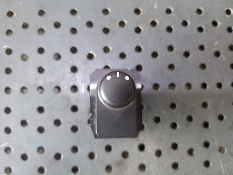 Buton reglaj oglinzi suzuki swift 3