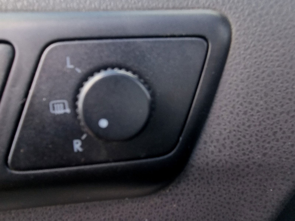 Buton reglaj oglinzi Volkswagen Polo (9N) [Fabr 2001-2008] 1.2 Benz AZQ 47KW / 64CP