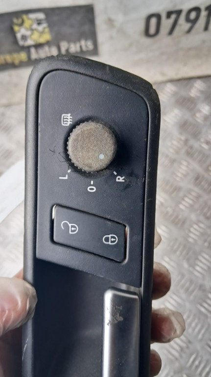 Buton reglaj oglinzi VW Touran an 2008 cod 1T1959552H