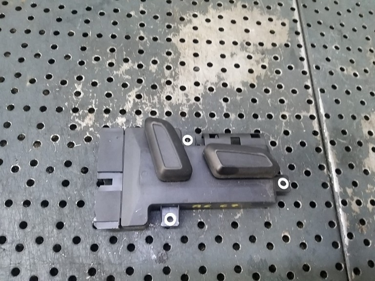 Buton reglaj scaun dreapta fata audi a4 b7 8e 8k0959748