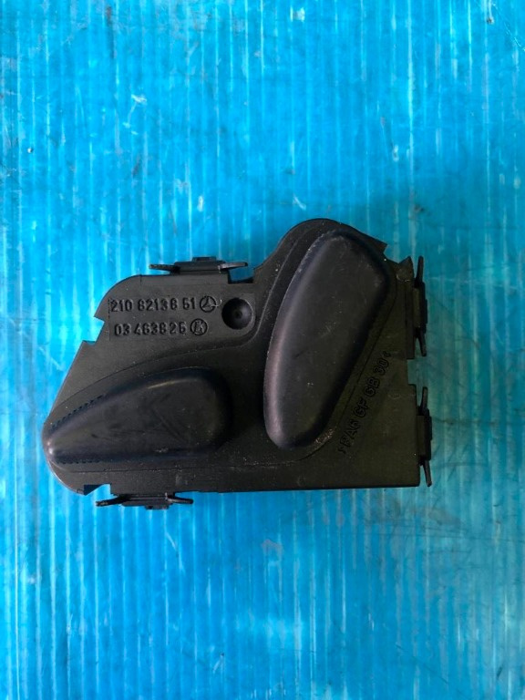 Buton reglaj scaun dreapta fata Mercedes C Class W203 2000-2007