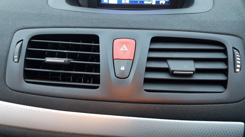 Buton / Releu Avarii Renault Megane 3 2008 - 2016