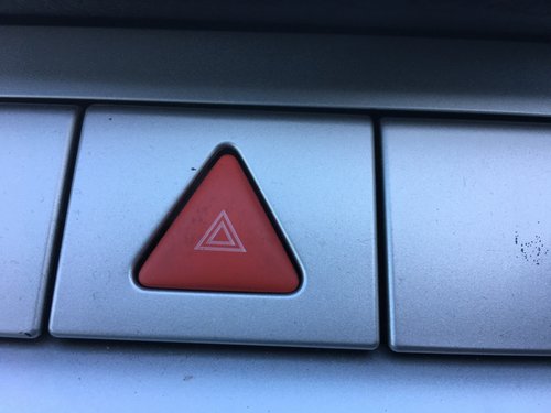 Buton / Releu Avarii VW Passat B6 2005 - 2010