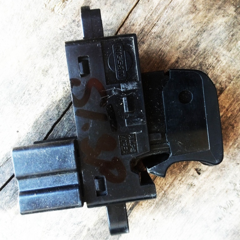 BUTON SIMPLU GEAM NISSAN PATHFINDER R51 NAVARA D40 2005 YD25DDTI