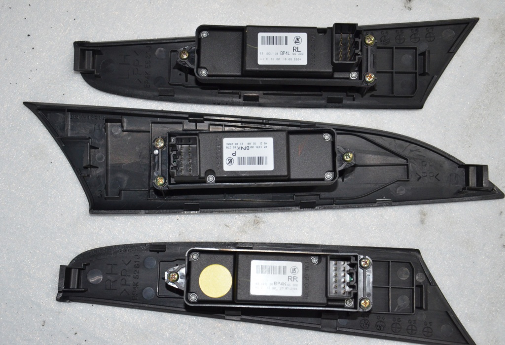 Buton simplu geam stanga sau dreapta fata sau spate Mazda 3 2003 - 2009