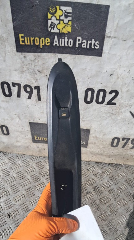 Buton usa dreapta fata Citroen C4 an 2013