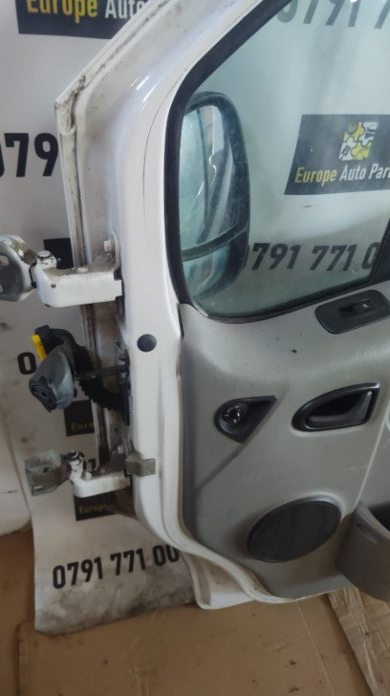 Buton usa dreapta fata Nissan Primastar , Renault Trafic , Opel Vivaro 2.0 DCI cod motor M9R an 2012