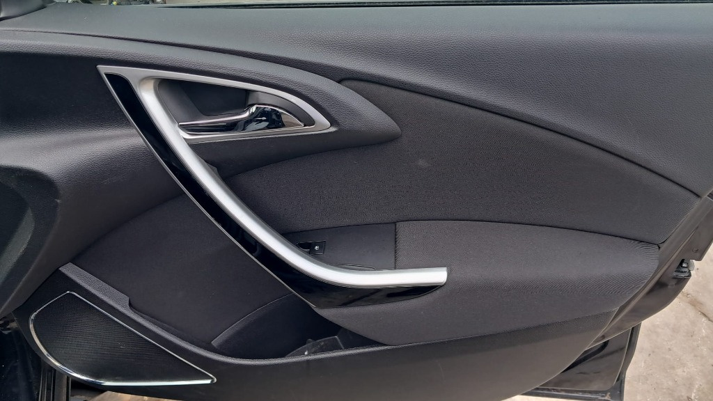 Buton usa dreapta fata Opel Astra J an 2011
