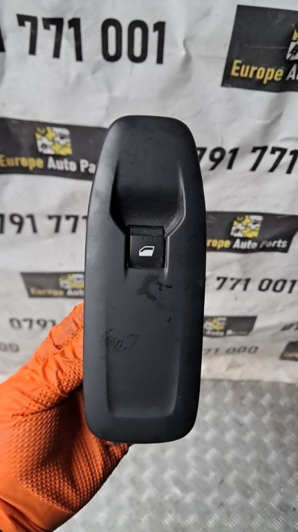 Buton usa dreapta fata Peugeot 208 an fab. 2013 cod 96751115ZD