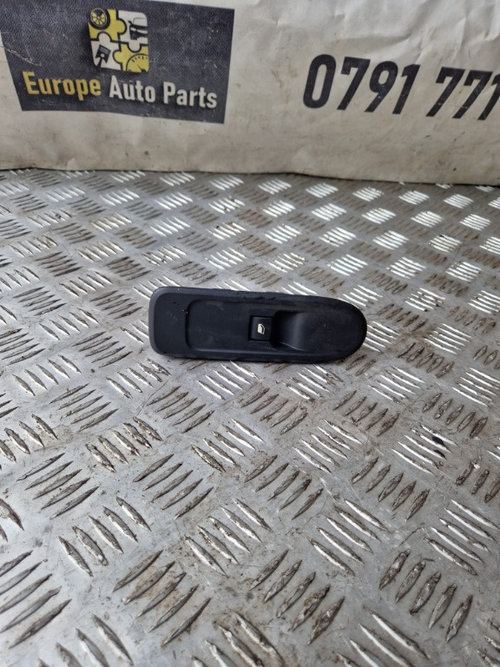 Buton usa dreapta fata Peugeot 308 1.6 HDI an 2011 cod 96565184 XT