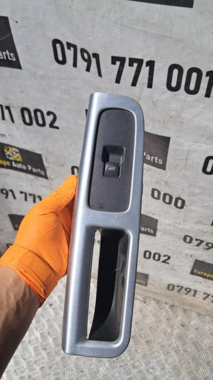 Buton usa dreapta fata Volvo V50 an 2010 cod 31272012