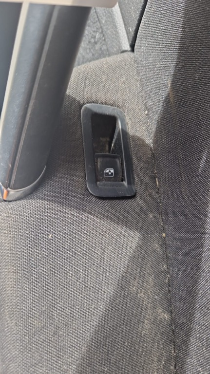 Buton usa dreapta fata Vw Golf 7 1.6 TDI combi an fab 2019