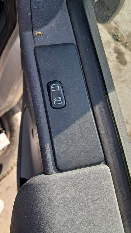 Buton usa dreapta Mercedes Vito W638 an fabricatie 2002