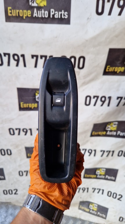 Buton usa dreapta Peugeot 208 Coupe an fab. 2016 cod 96758250ZD