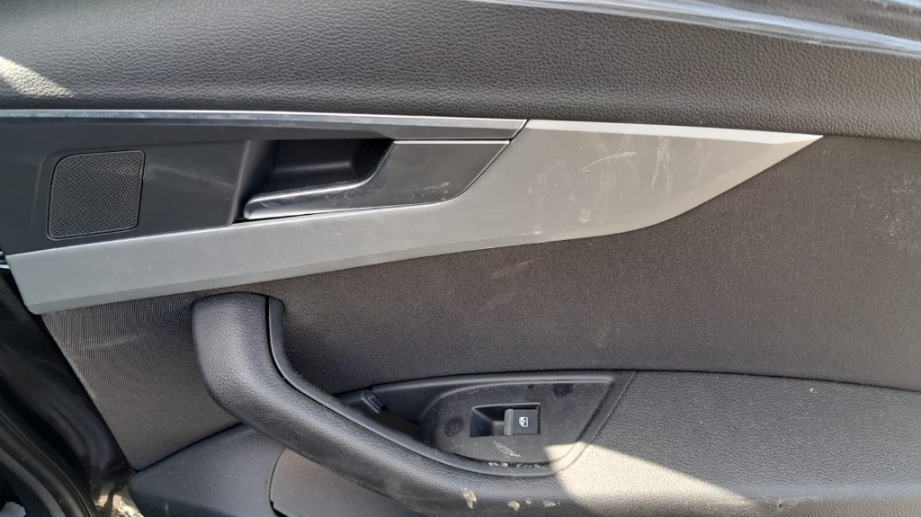 Buton usa dreapta spate AUDI A4 B9 sedan 2.0 TDI DETA an 2017