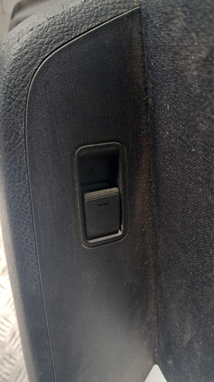 Buton usa dreapta spate Mazda 6 an 2009
