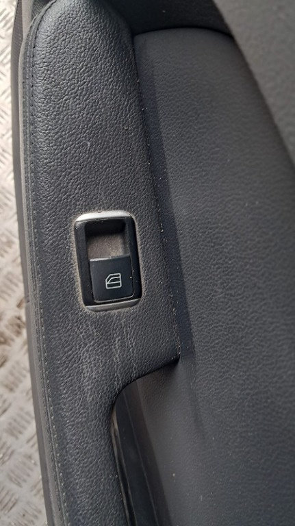 Buton usa dreapta spate Mercedes-Benz E-Class 200 CDI S212 W212 an 2013