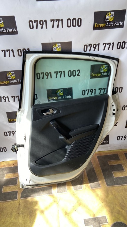 Buton usa dreapta spate Peugeot 208 1.6 HDI cod motor 9HP an 2013