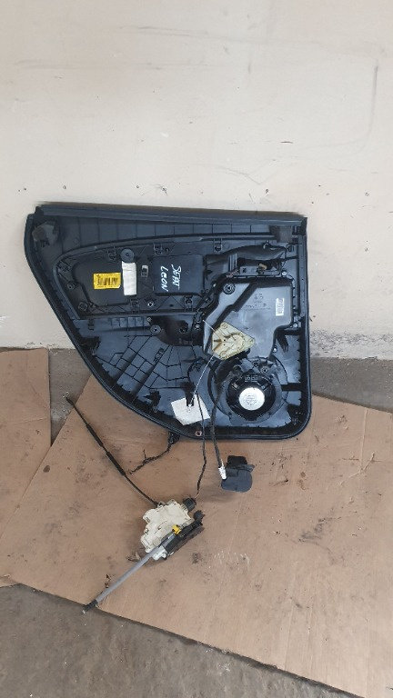Buton usa dreapta spate Seat Leon 1.2 TSI 1P an de fabricatie 2011
