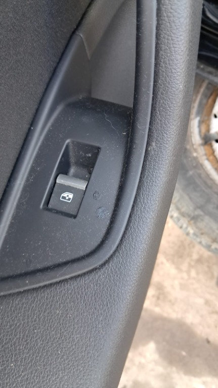 Buton usa stanga spate AUDI A4 B9 an 2017