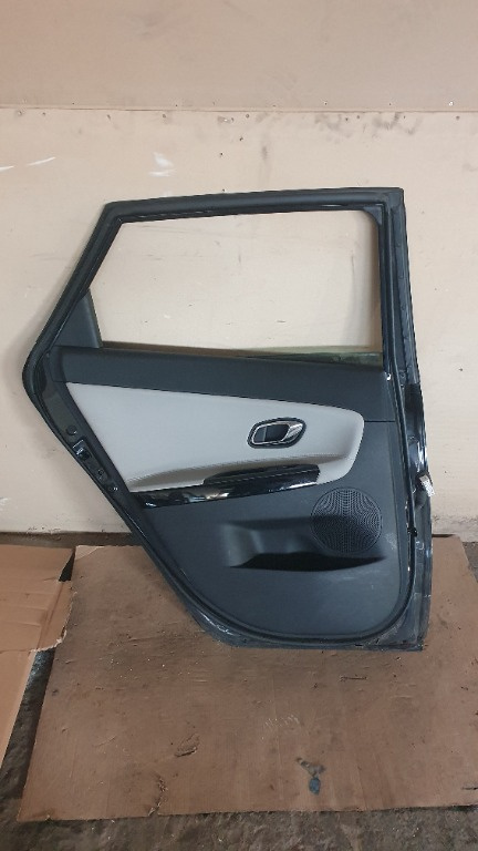 Buton usa stanga spate Kia Ceed 1.6 CRDI combi an de fabricatie 2015