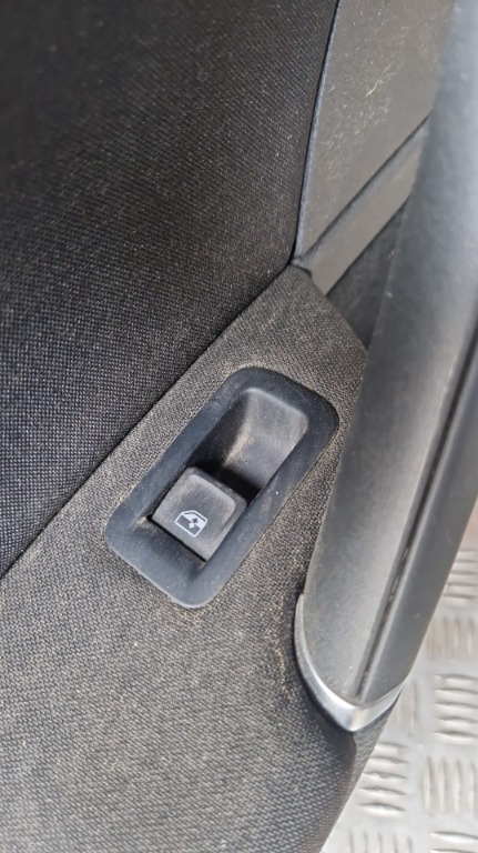 Buton usa stanga spate Vw Golf 7 1.6 TDI combi an fab 2019