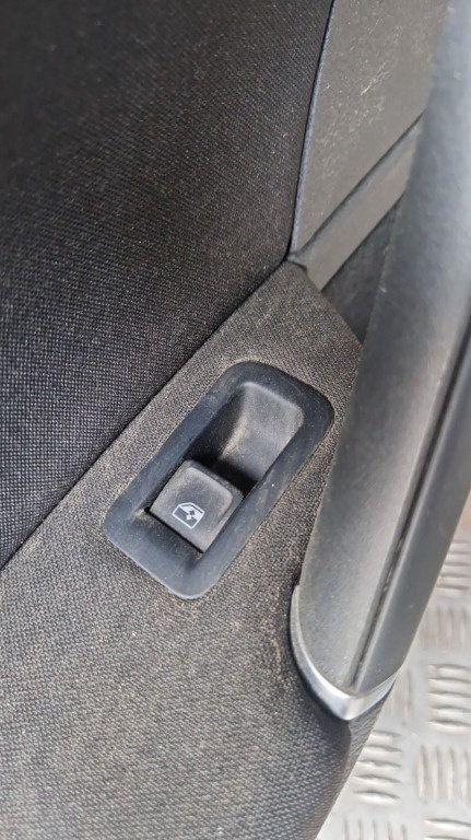 Buton usa stanga spate Vw Golf 7 1.6 TDI combi an fab 2019