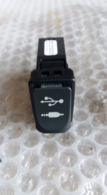 Buton usb toyota auris 1.0 b 2014 861900d030