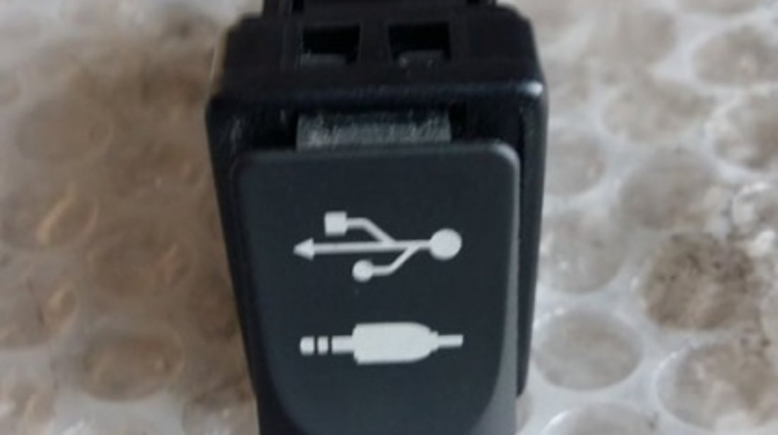 Buton usb toyota auris 1.0 b 2014 861900d030