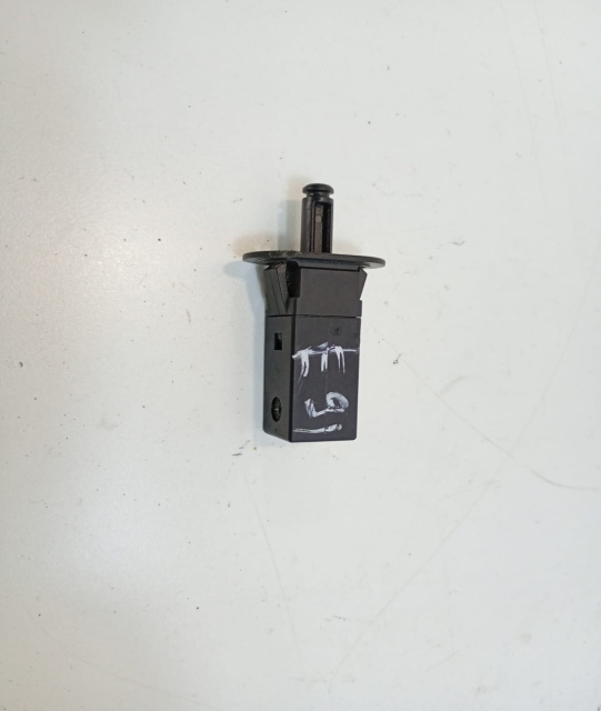 Buton usita rezervor 82289392 BMW Seria 7 E65/E66 [facelift] [2005 - 2008]